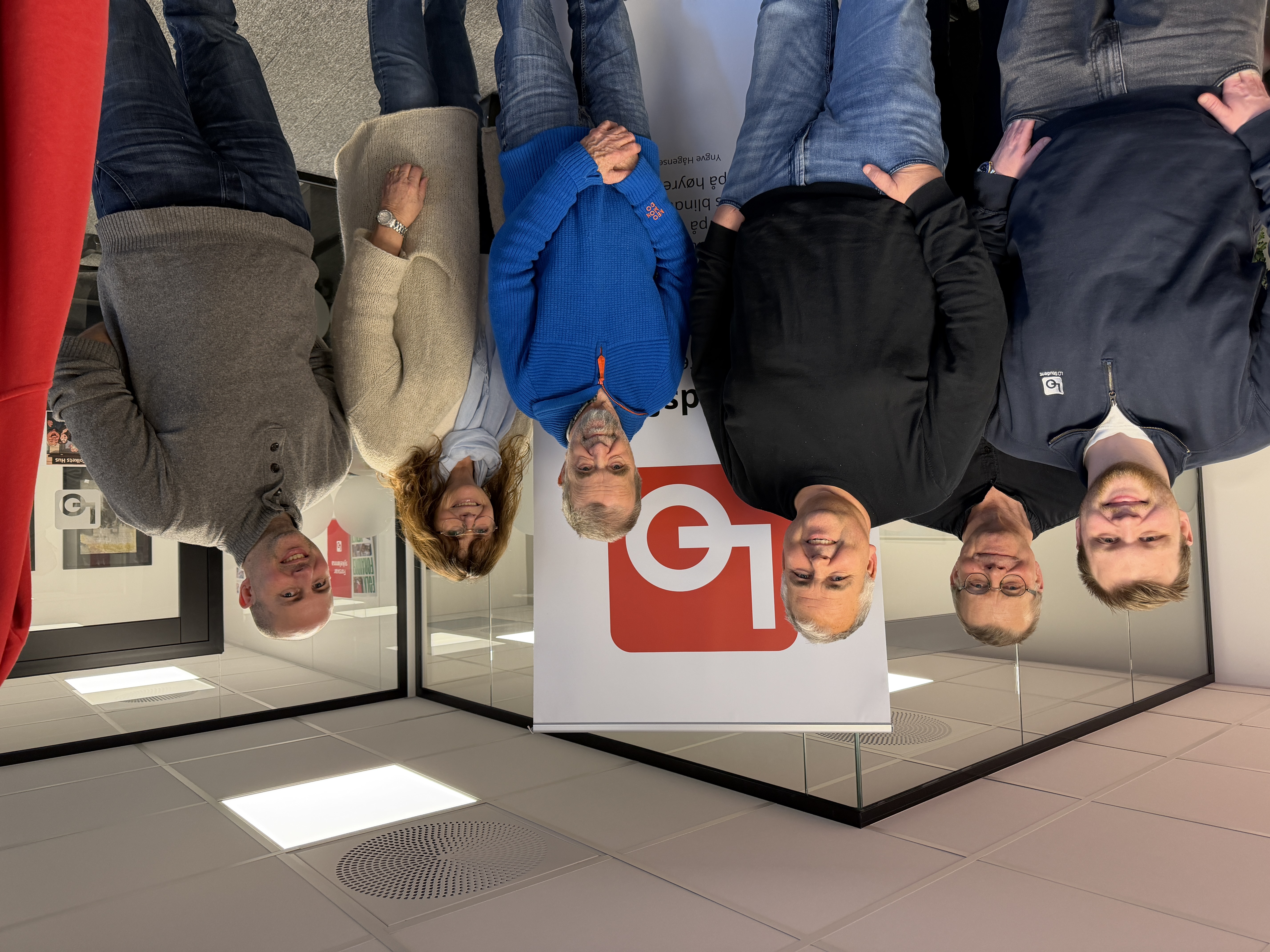 Styret til LO i Horten står foran en LO-rollup.