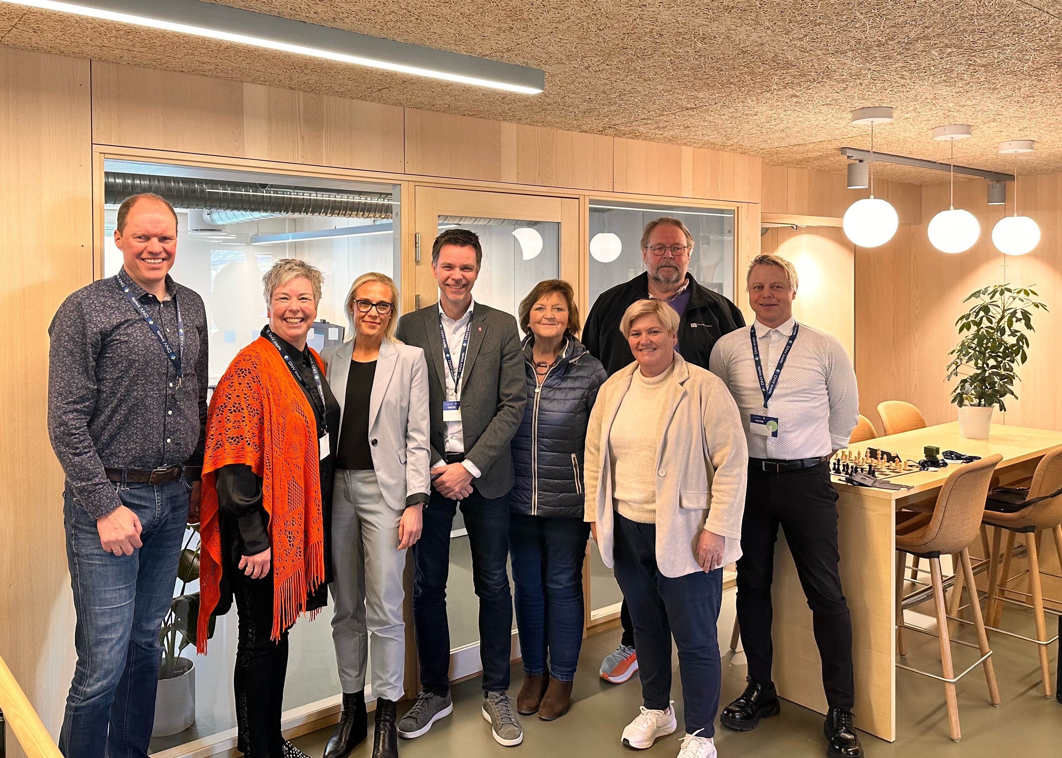 Dag Ausen, Irene Bordier Haukedal, Cesilie Kullerud, Truls Vasvik, Marianne Nilsen Skjønstad, Lise Larsen, Johnny Skogsrød og Bjørn Skogen
