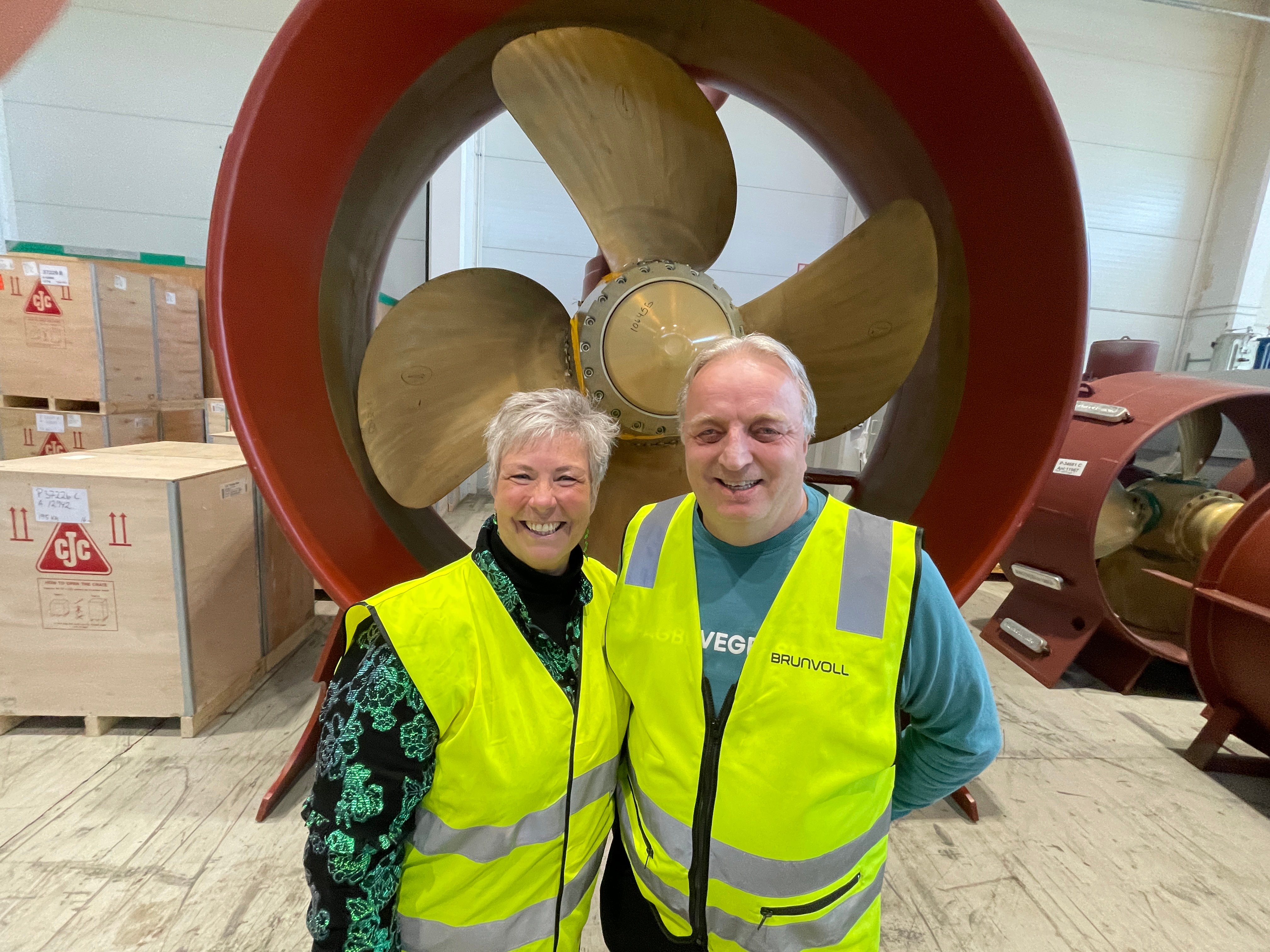 Irene og Harald p&aring; bes&oslash;k hos Brunvoll AS