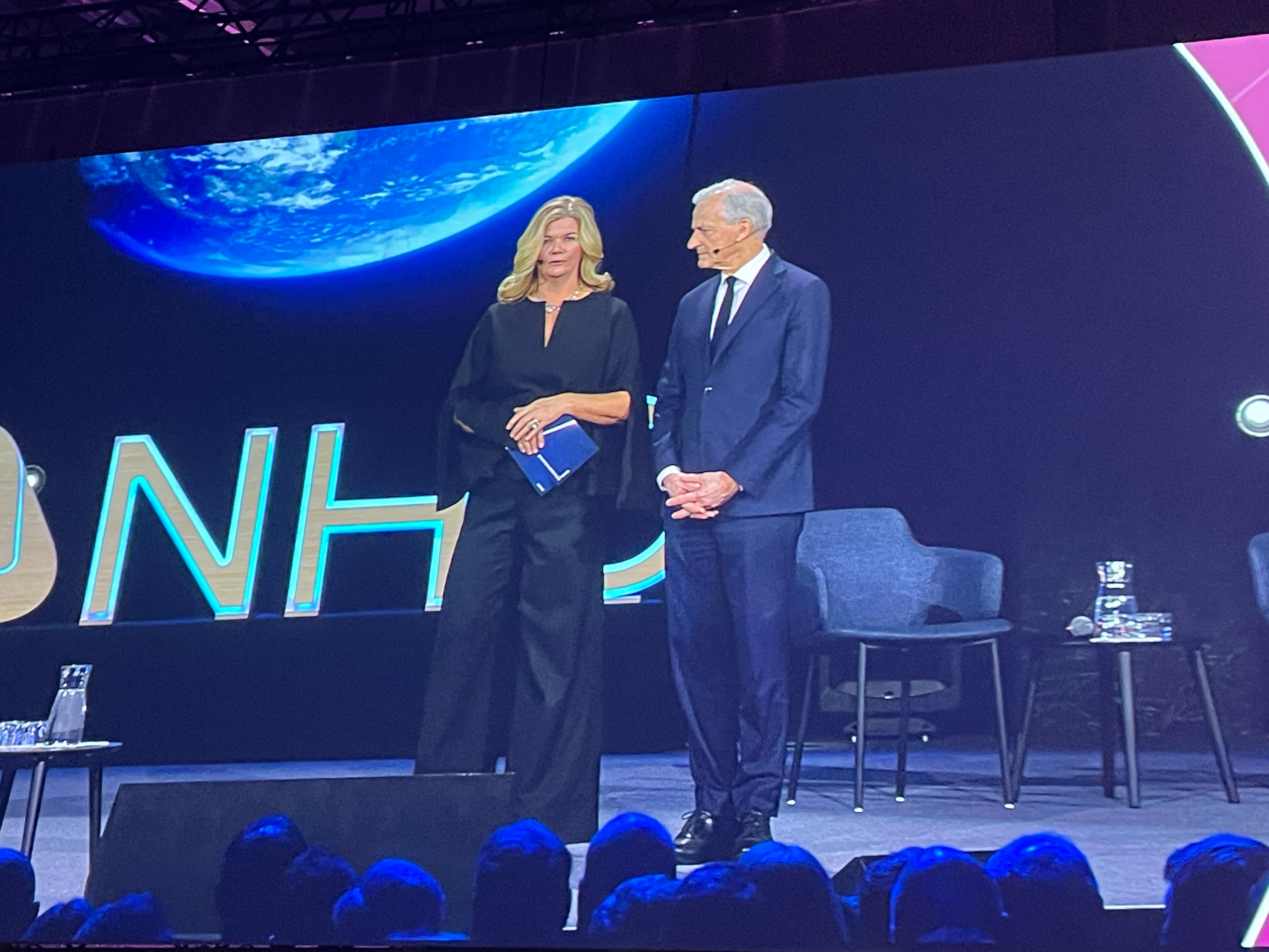 Anne Lindmo og statsminister Jonas Gahr St&oslash;re