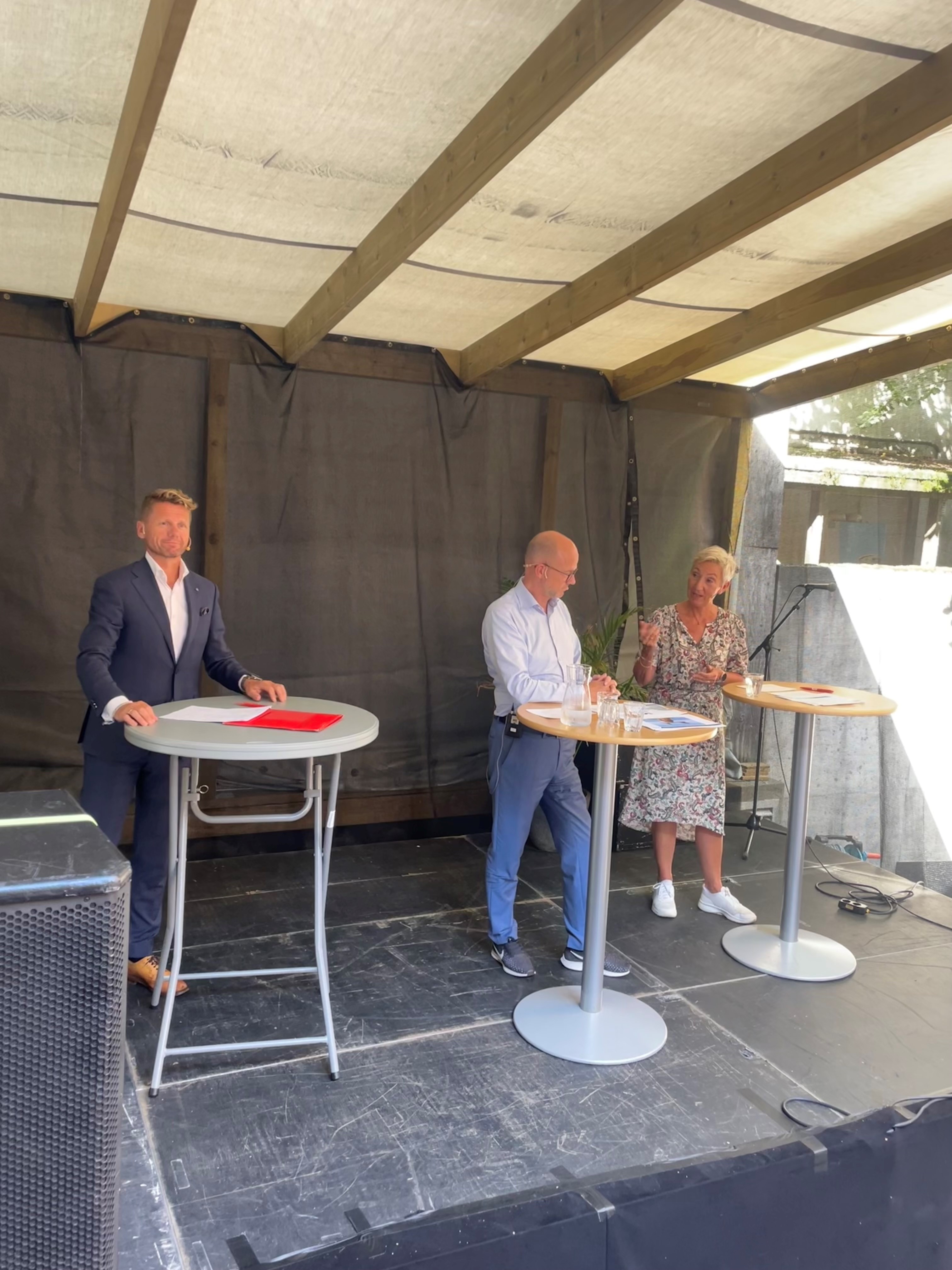 LO-leder Peggy hessen Følsvik og NHOs adm. dor. Ole Erik  Almlid