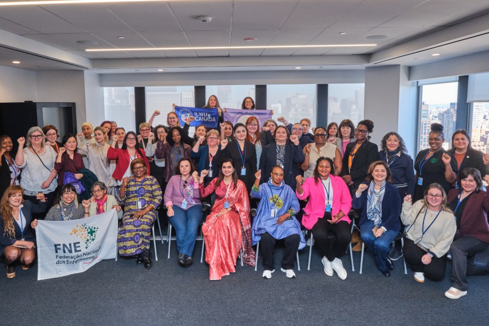 Gruppebilde av representanter på kvinner i fagbevegelsen internasjonalt. 