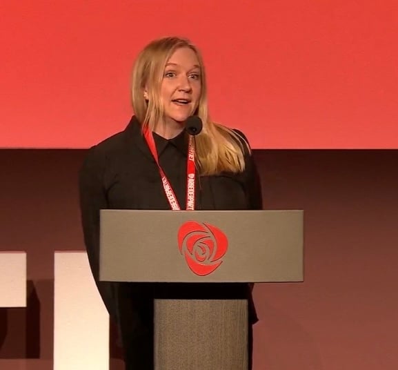 Mette-Gro har engasjert seg dypt i lokalpolitikken for å hindre konkurranseutsetting av helse- og andre offentlige tjenester. 