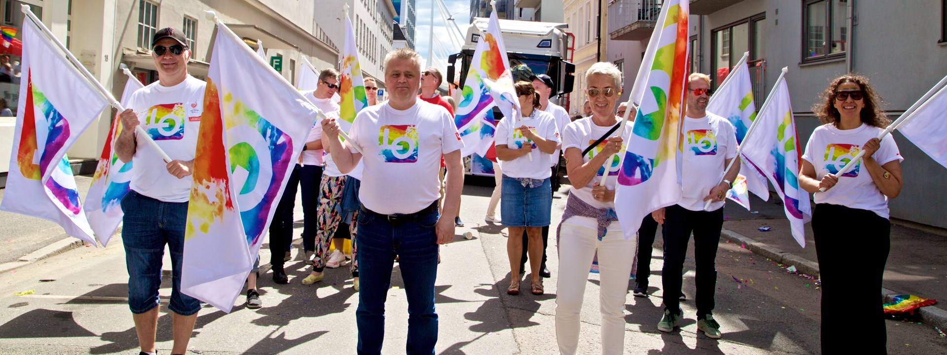 LOs ledelse i Oslo Pride med Prideeffekter