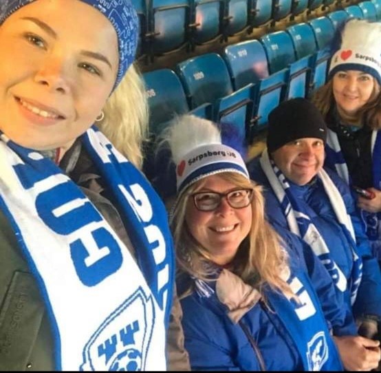 Bente er svært sportsinteressert, og ihuga fan av Sparta Worriors og Sarpsborg 08. – Jeg så Sparta for første gang da de sikret seg NM-tittelen med seier mot Trondheim IK i Sparta Amfi i 1989 – med 5.000 tilskuere på tribunene. Fra da av var jeg frelst! 