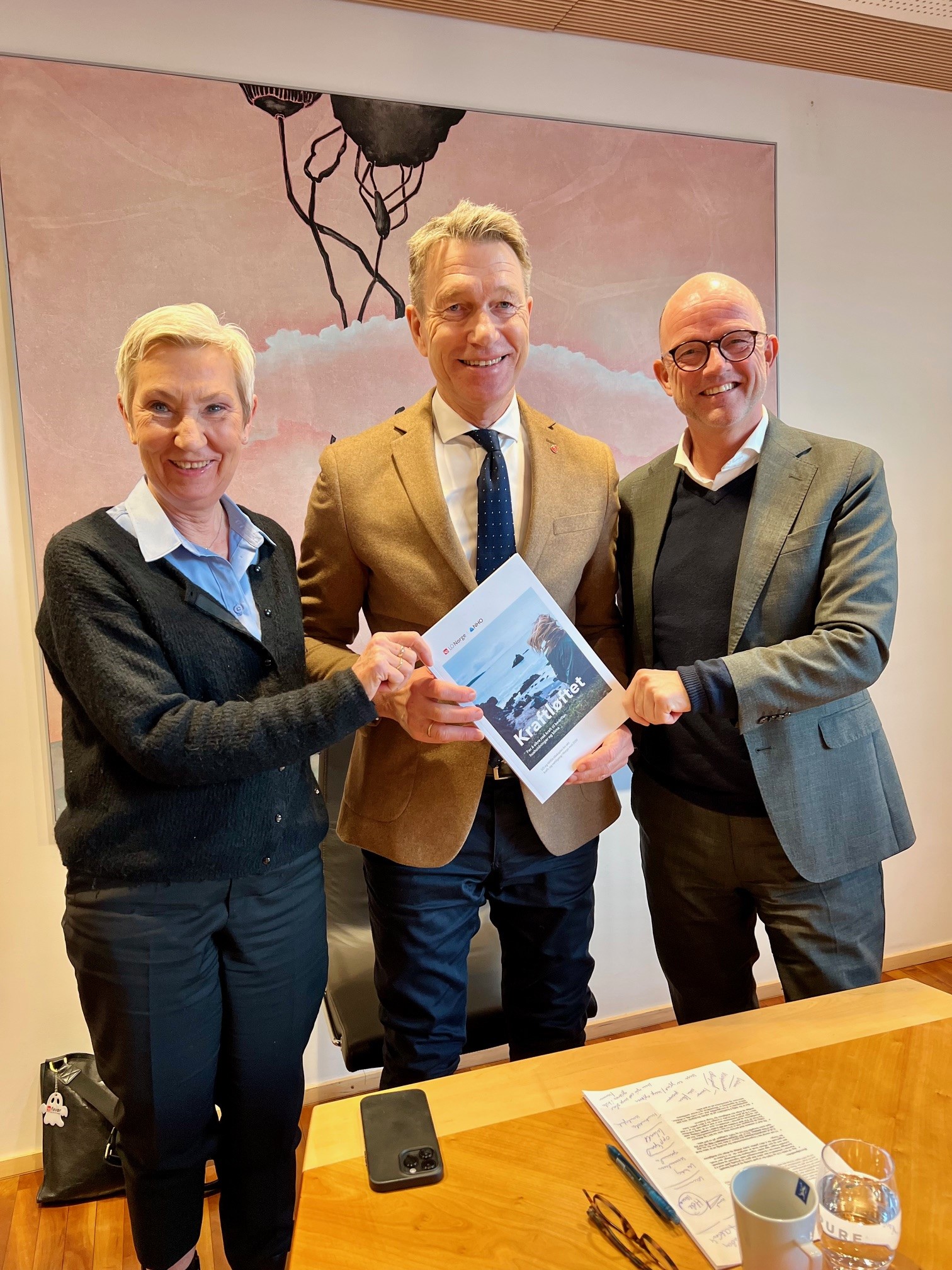 kraftløftet peggy ole erik energiminister.jpg