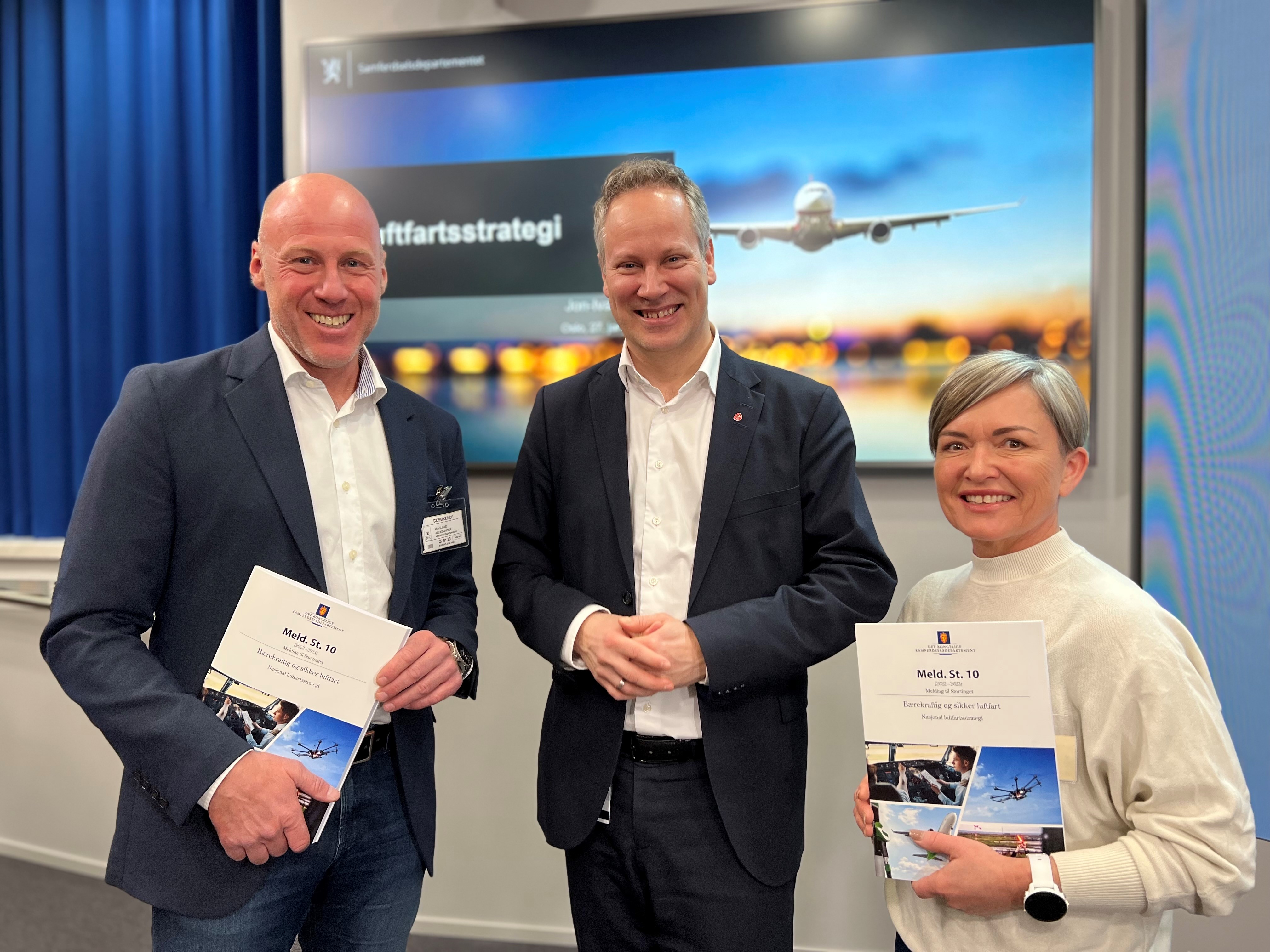 Bilde av  Jon-Ivar Nygård, Norges samferdselsminister, leder i LO luftfart, Sissel Skoghaug