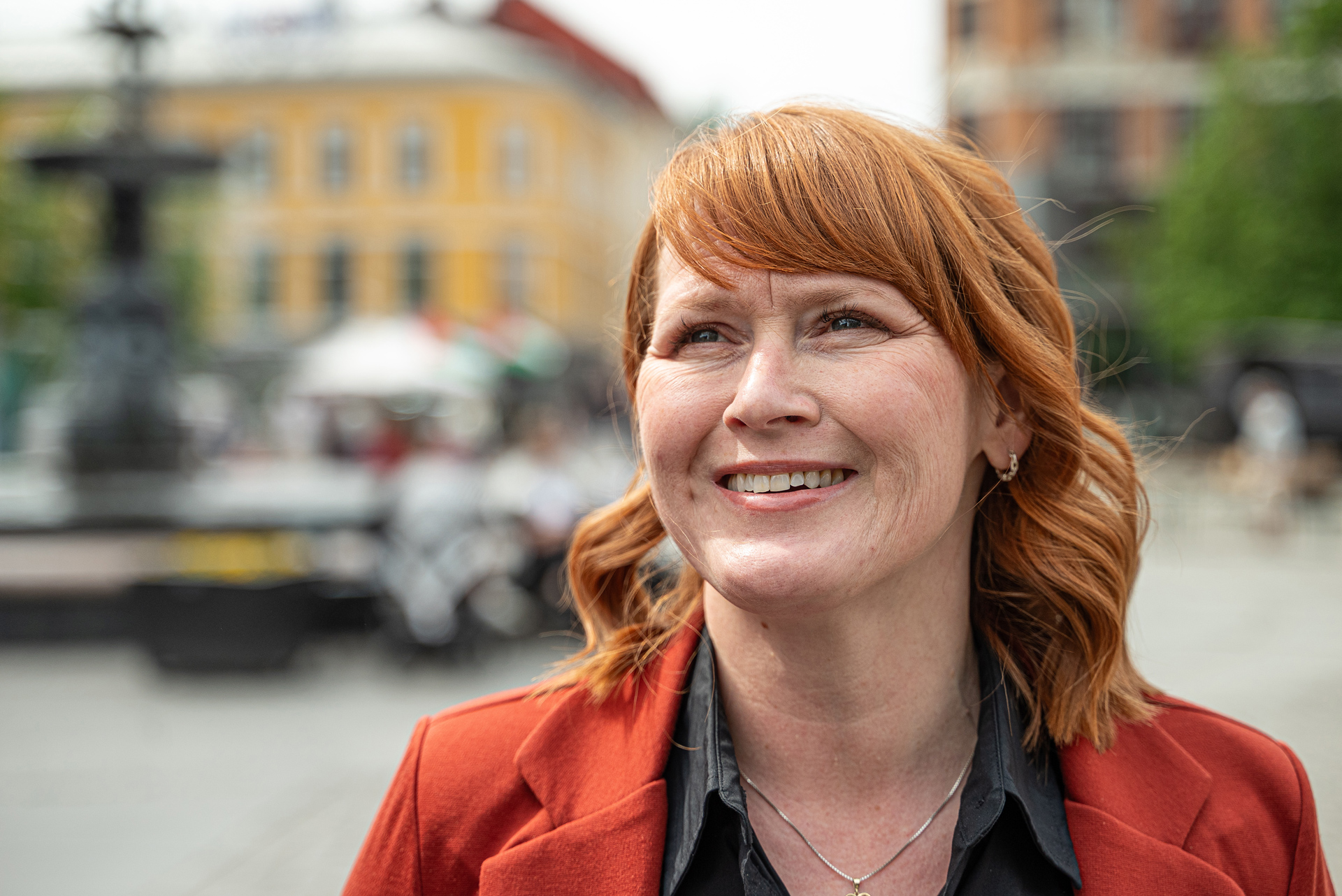 LO-leder Kine Asper Vistnes på talerstolen under LO-kongressen 2025. Foto.