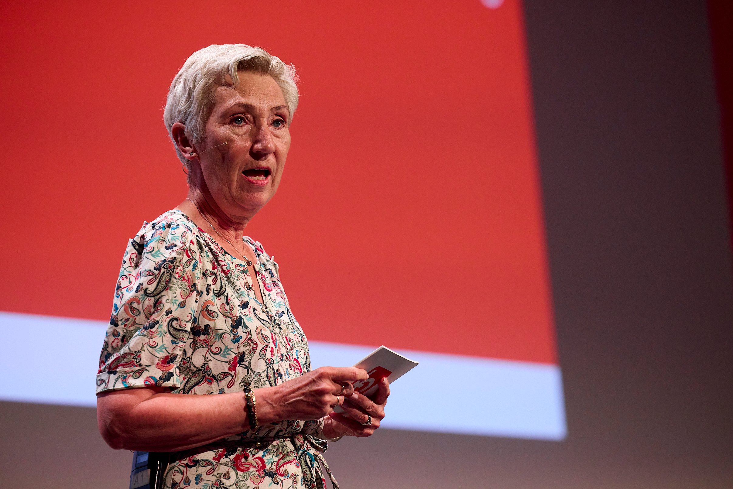 LO-leder Peggy Hessen Følsvik på talerstolen