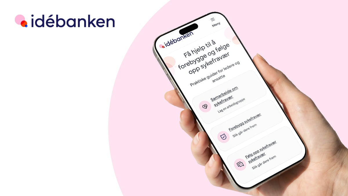 En hånd holder en mobil som viser mobilversjon av idebanken.no. Illustrasjon.