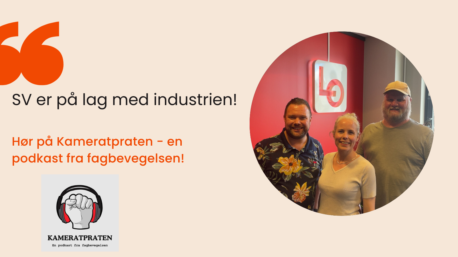 SV-leder Kirsti Bergstø, Telemarks SVs Jan Petter Gurholt og Kameratpratens Ole-Henrik Olsen står i bildet foran hvit LO-logo på rød vegg. Sitatet "SV er på lag med industrien" står i bildet sammen med logoen til Kameratpraten