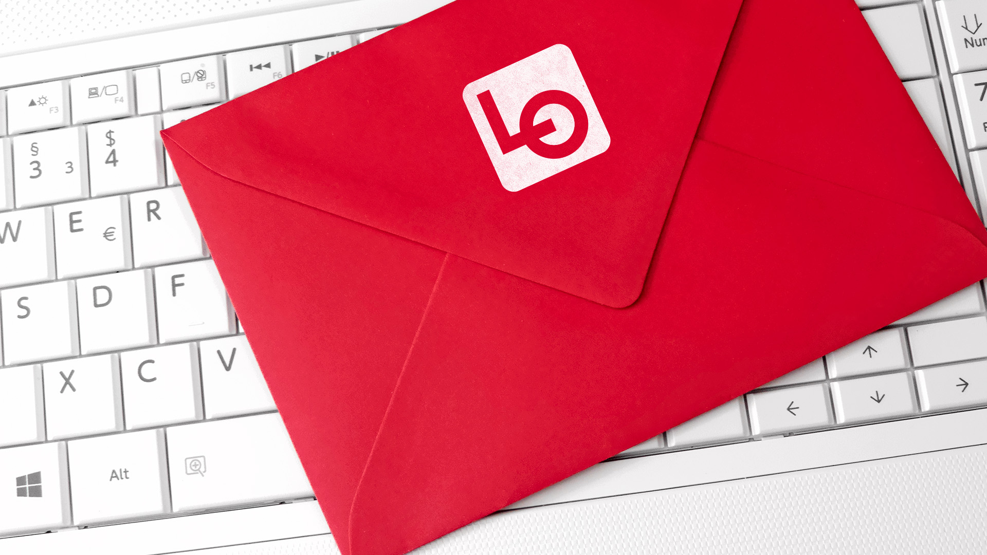 Nyhetsbrev fra LO Norge detter ned på en laptop. Illustrasjon laget av kunstig intelligens.