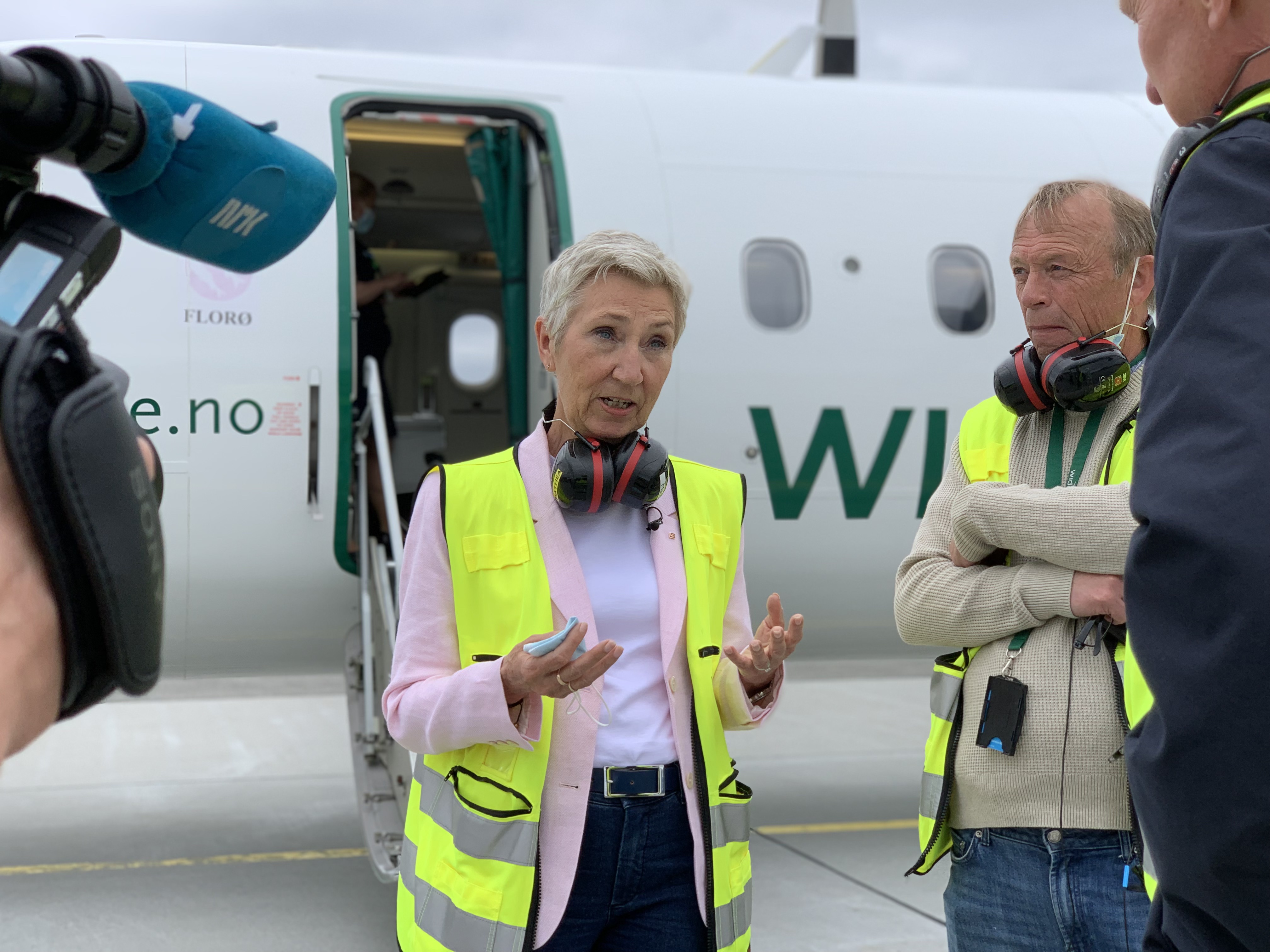 Pegyy Hessen Følsvik på flyplass. Foto.