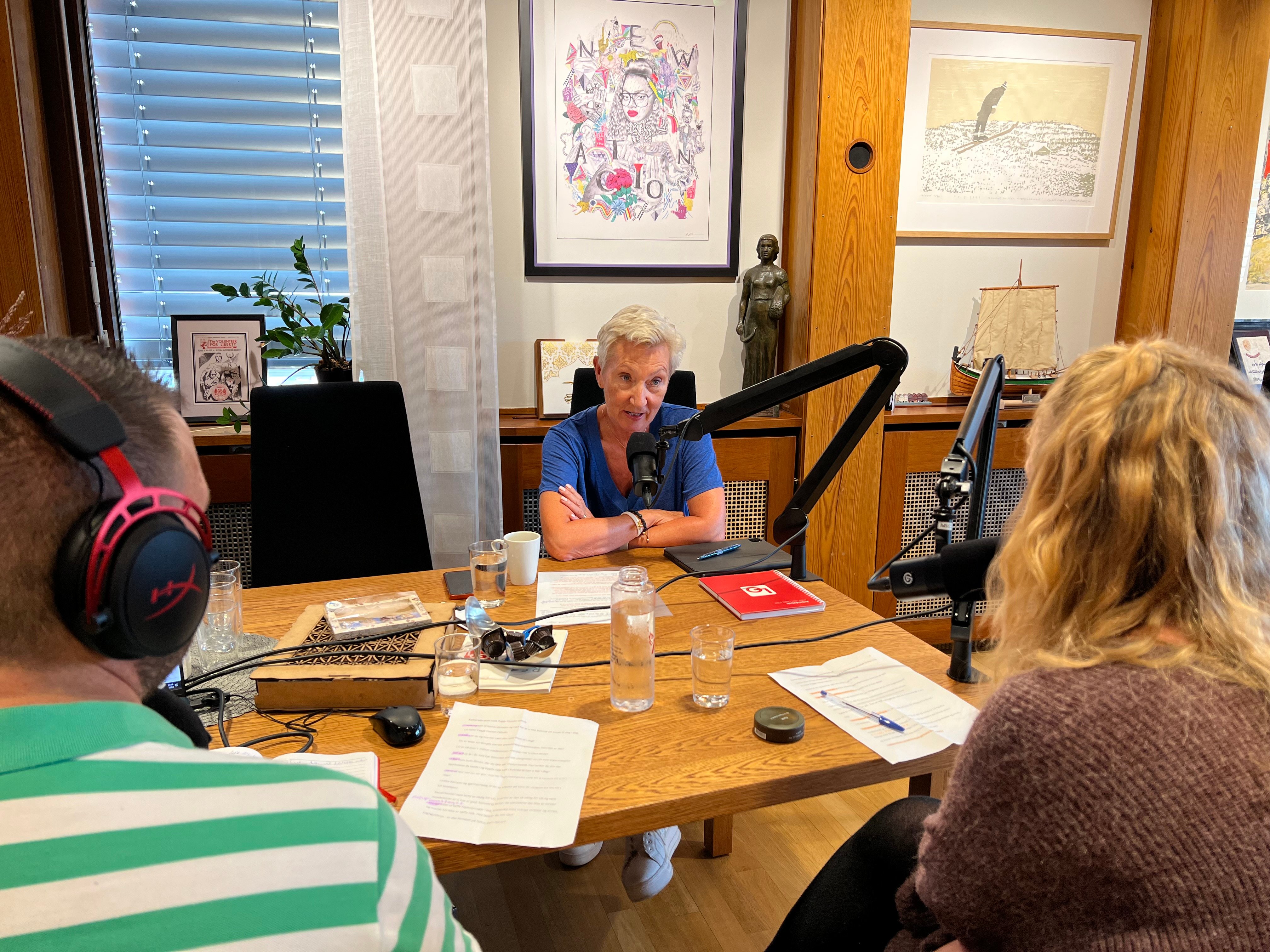 LO-leder Peggy Hessen Følsvik sitter i intervju med Kameratpraten på hennes kontor.
