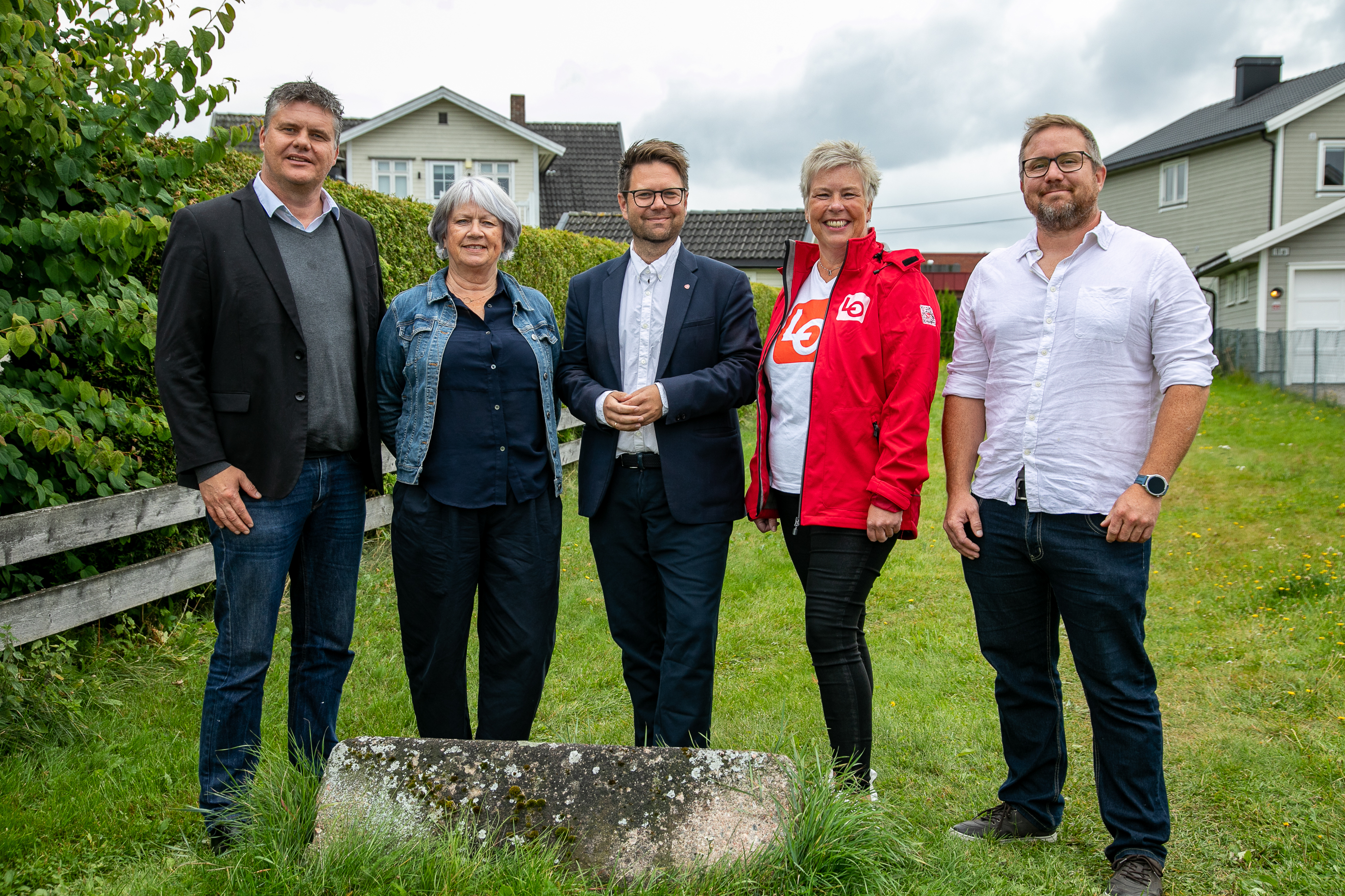 tre menn og to kvinner