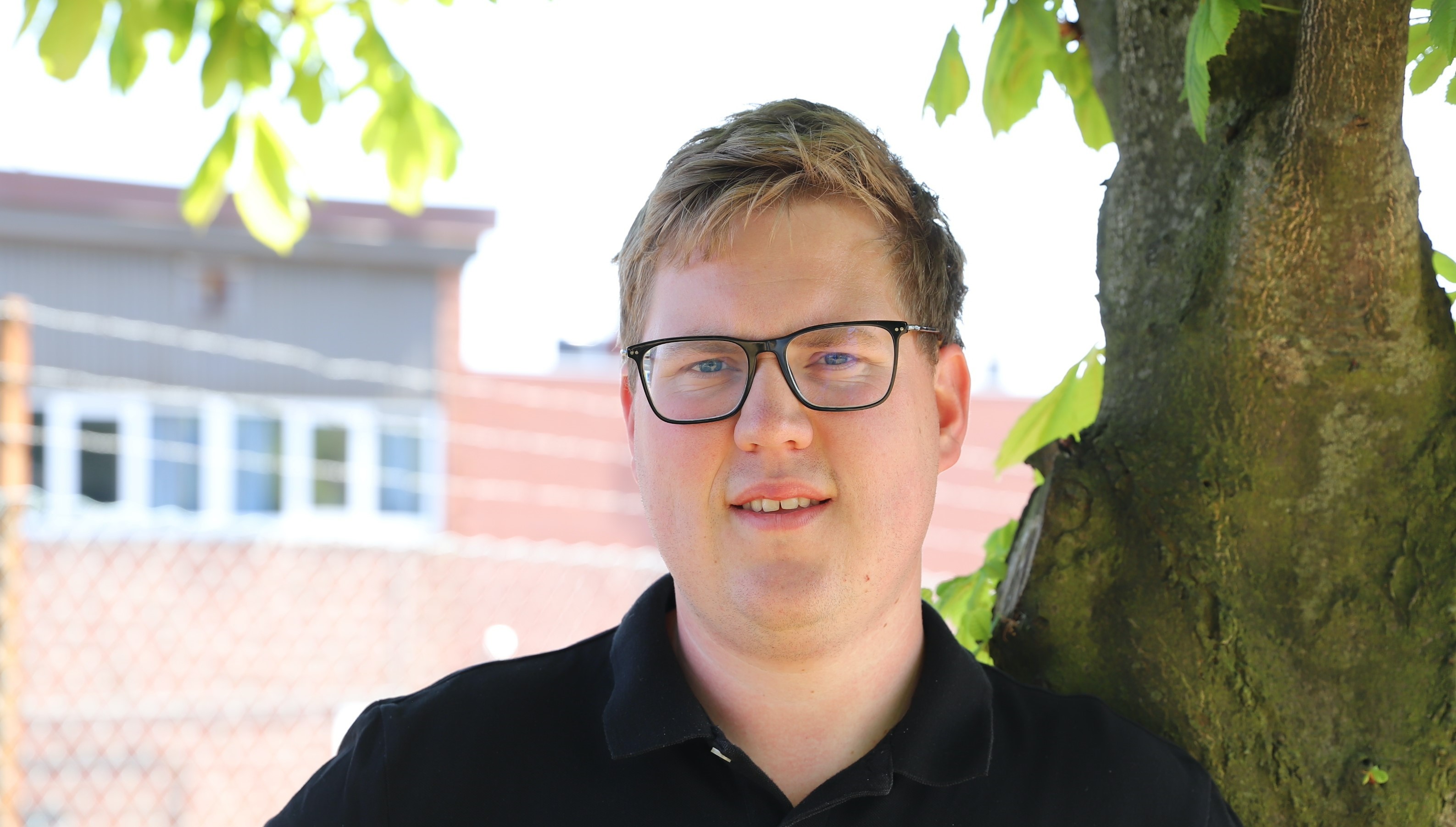 Daniel Brandsrød har så vidt rundet 30 år, men kan se tilbake på et bredt engasjement i fagbevegelsen. -  Jeg brenner spesielt for å fortelle ungdom viktigheten av at de engasjerer seg og få dem til å forstå og se at politikk virker.  