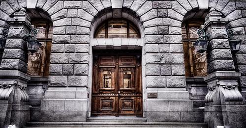 høyesterett - inngang - steinbygning