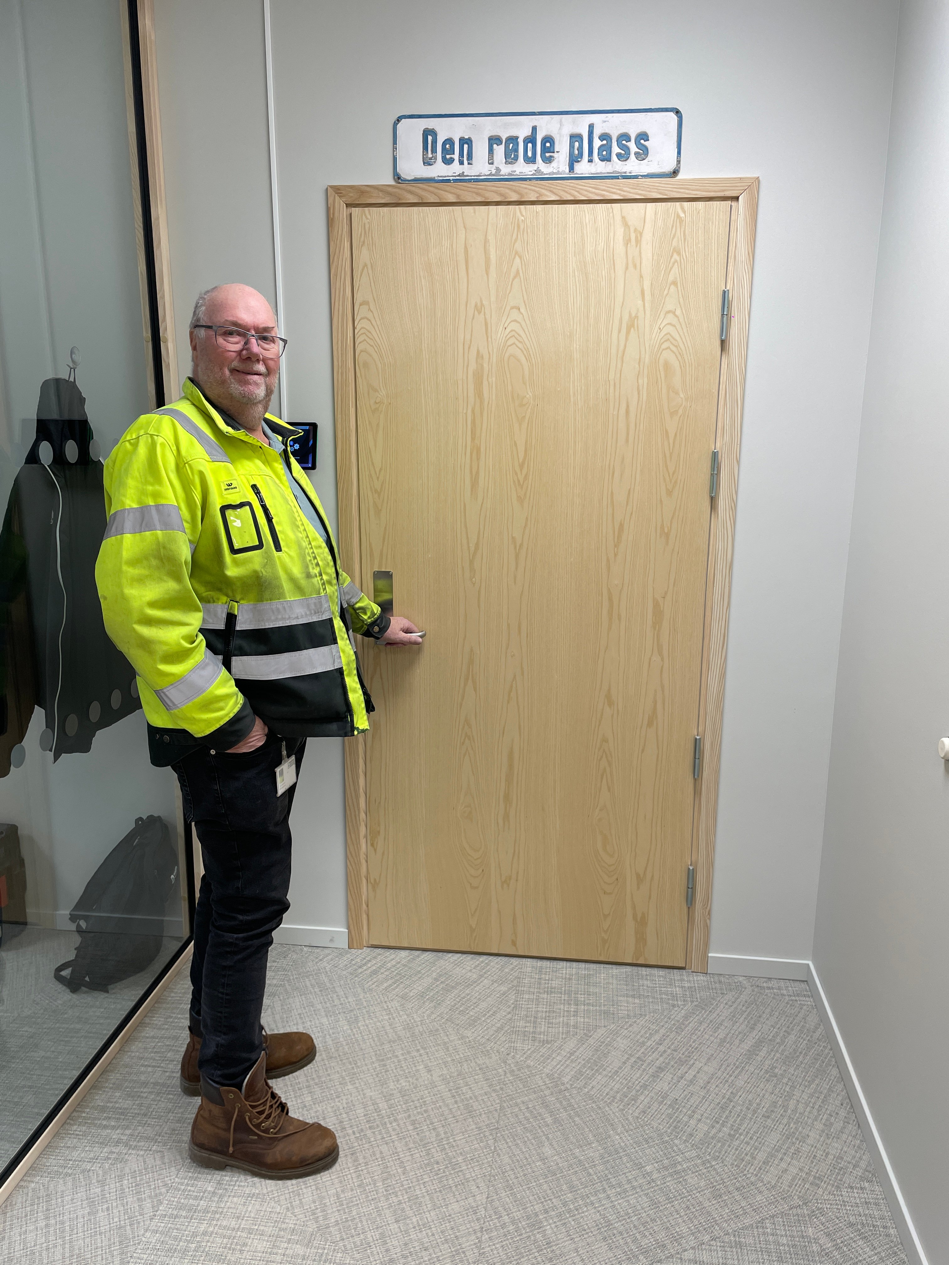 Toms R&oslash;de plass