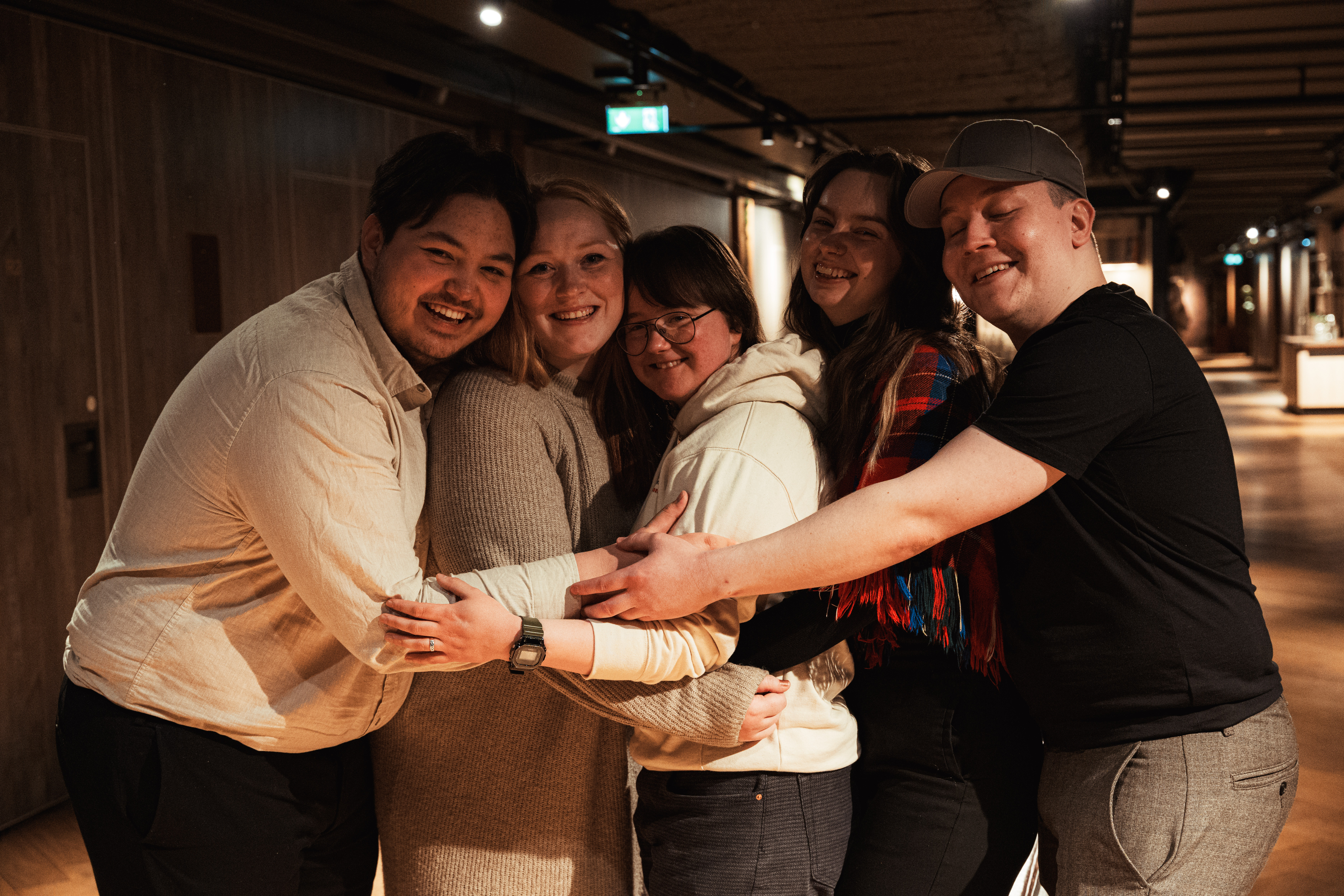 Fra venstre bilde av Jim Pettersen, Karoline Hansen, Ragnhild Mortensen, Andrine Klausen Simonsen, og Johannes Barlien