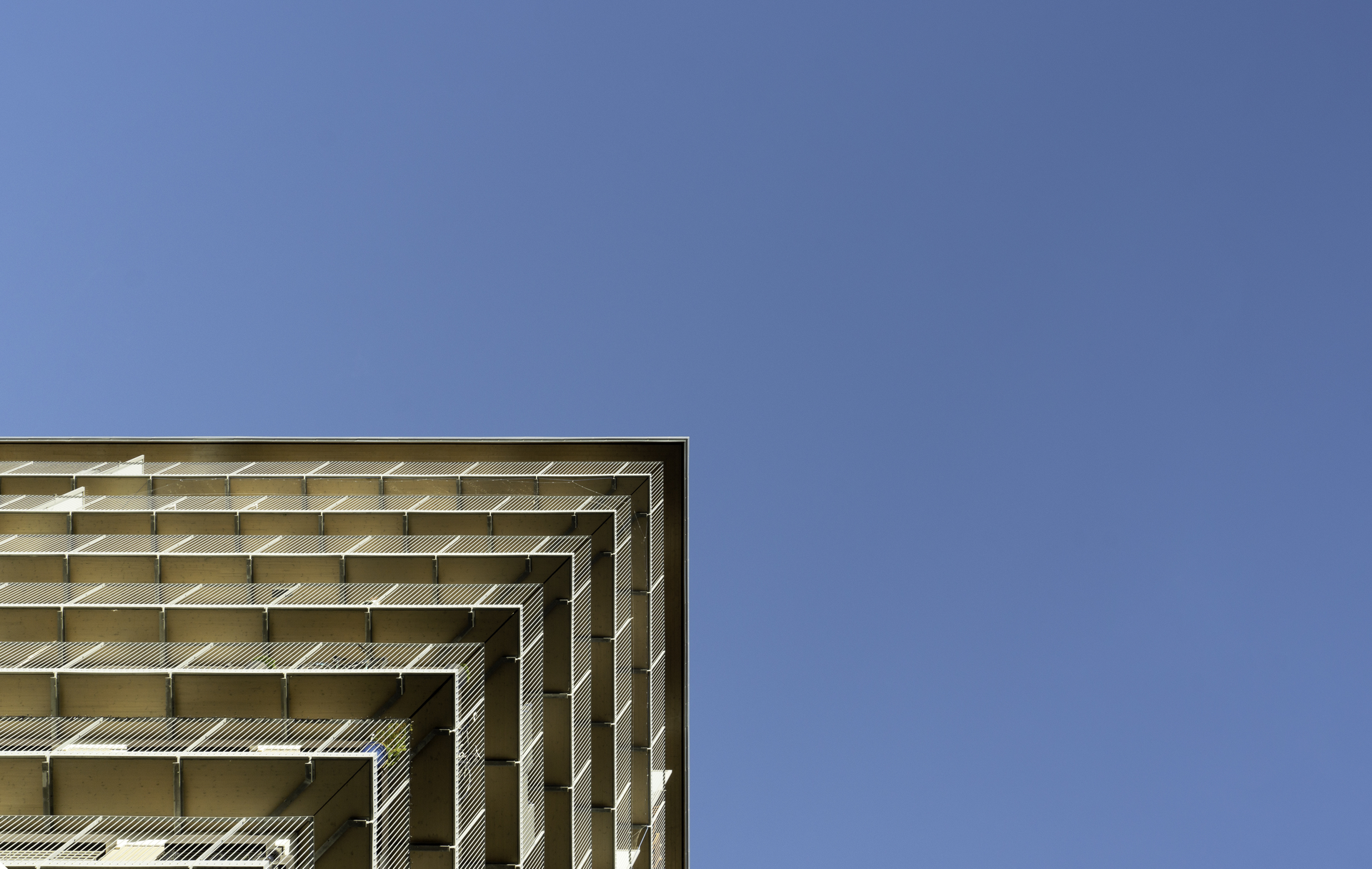 Utsnitt av en boligblokk. Ilustrasjon.