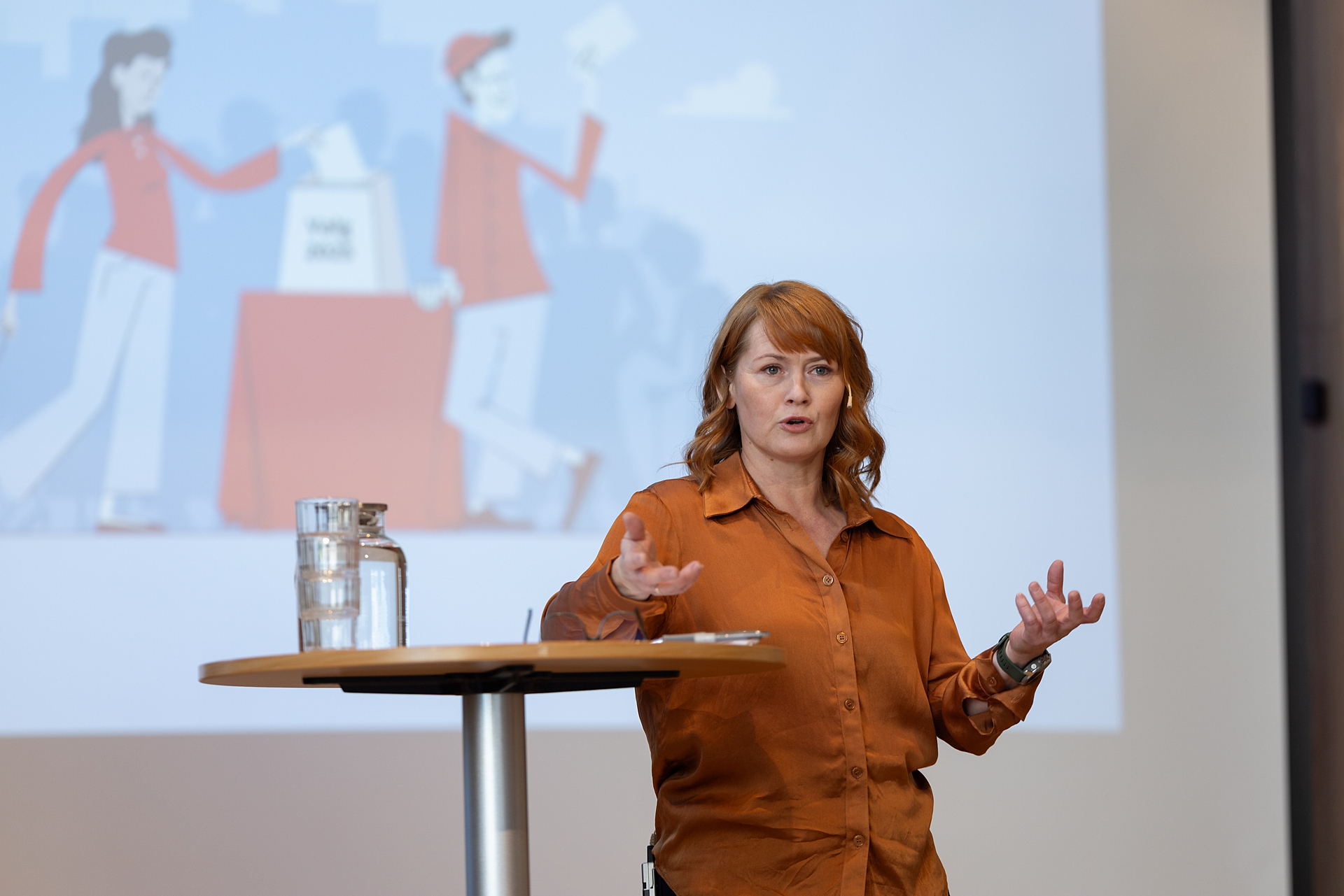 LO-leder Kine Asper Vistnes på scenen