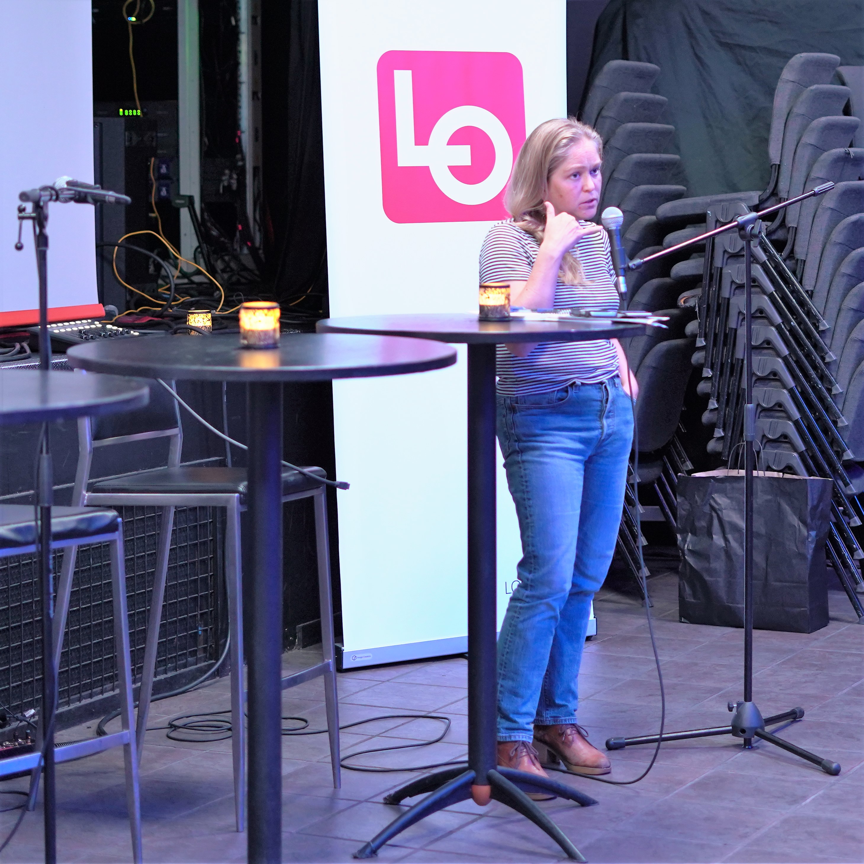 Linn Herning mens hun innleder på konferansen