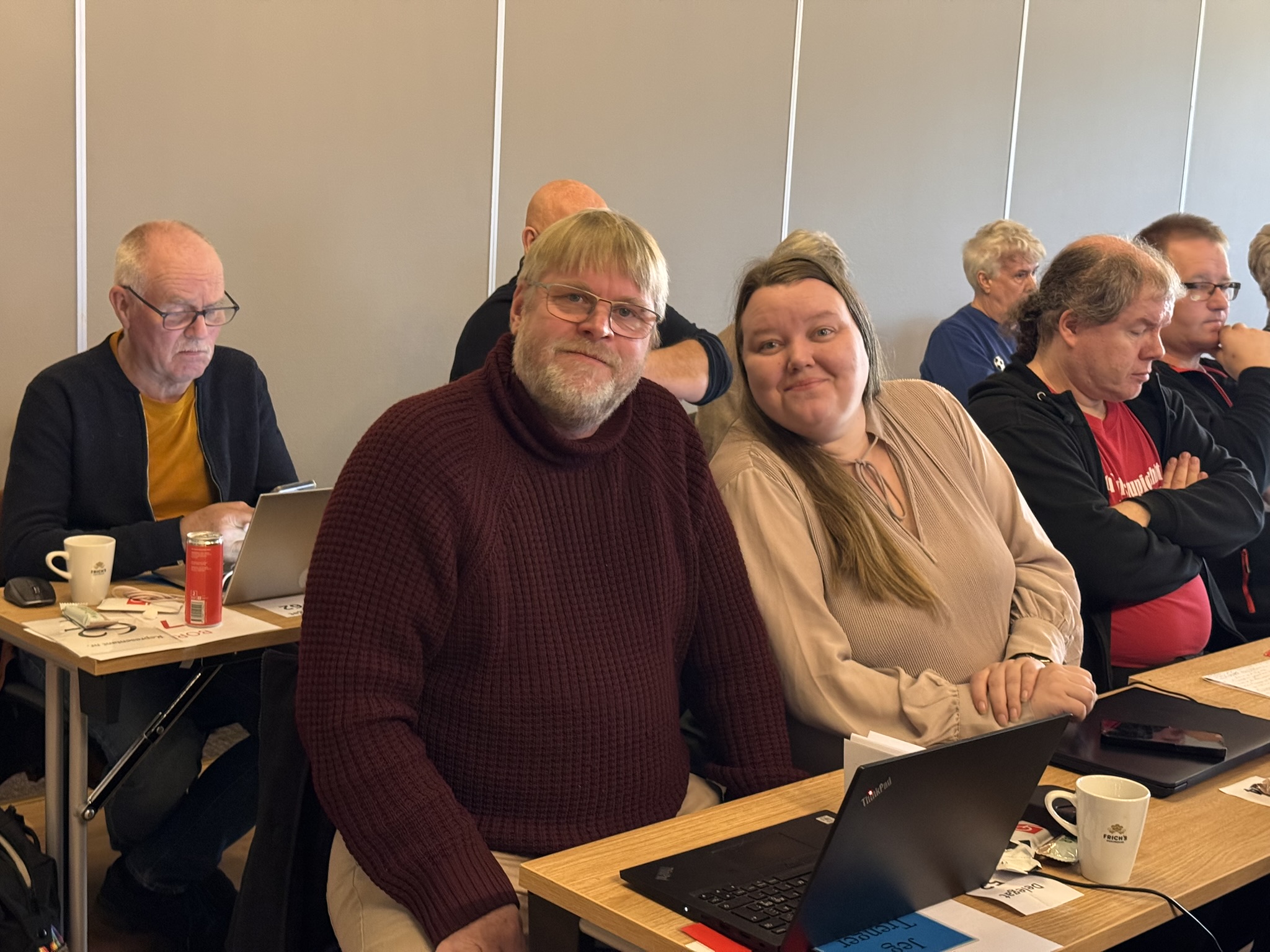 Arve og Mie i møtesalen for LOs regionkonferanse i Innlandet oktober 2025