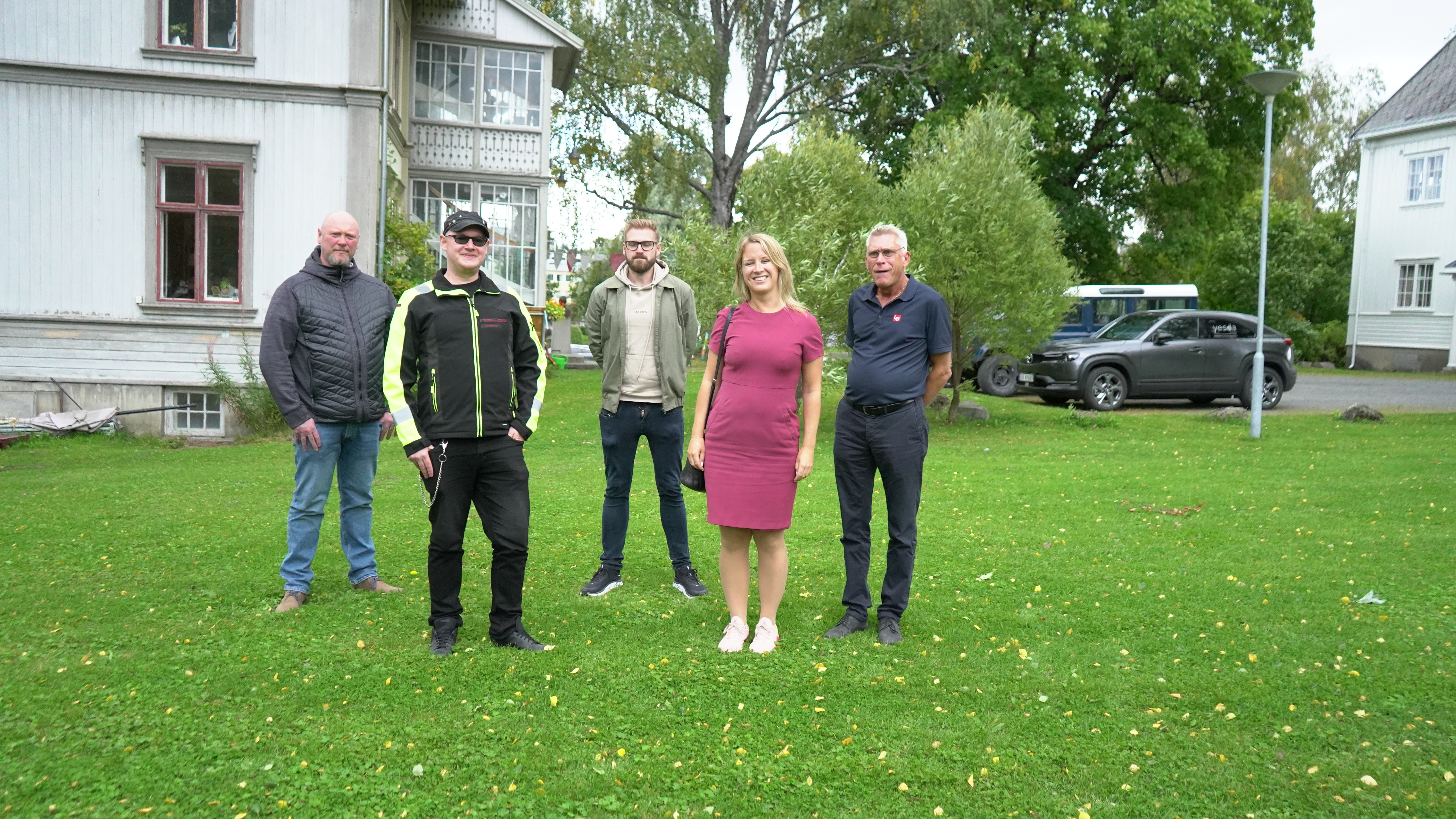 Her skal Bolin stå. Kjell Smedsrud (Raufoss J&M), Iver Erling Støen (regionleder LO Innlandet), Bjørn Sigurd Svingen (Raufoss J&M), Julie Lødrup (LOs førstesekretær), Stian Olafsen (ordfører i Raufoss)