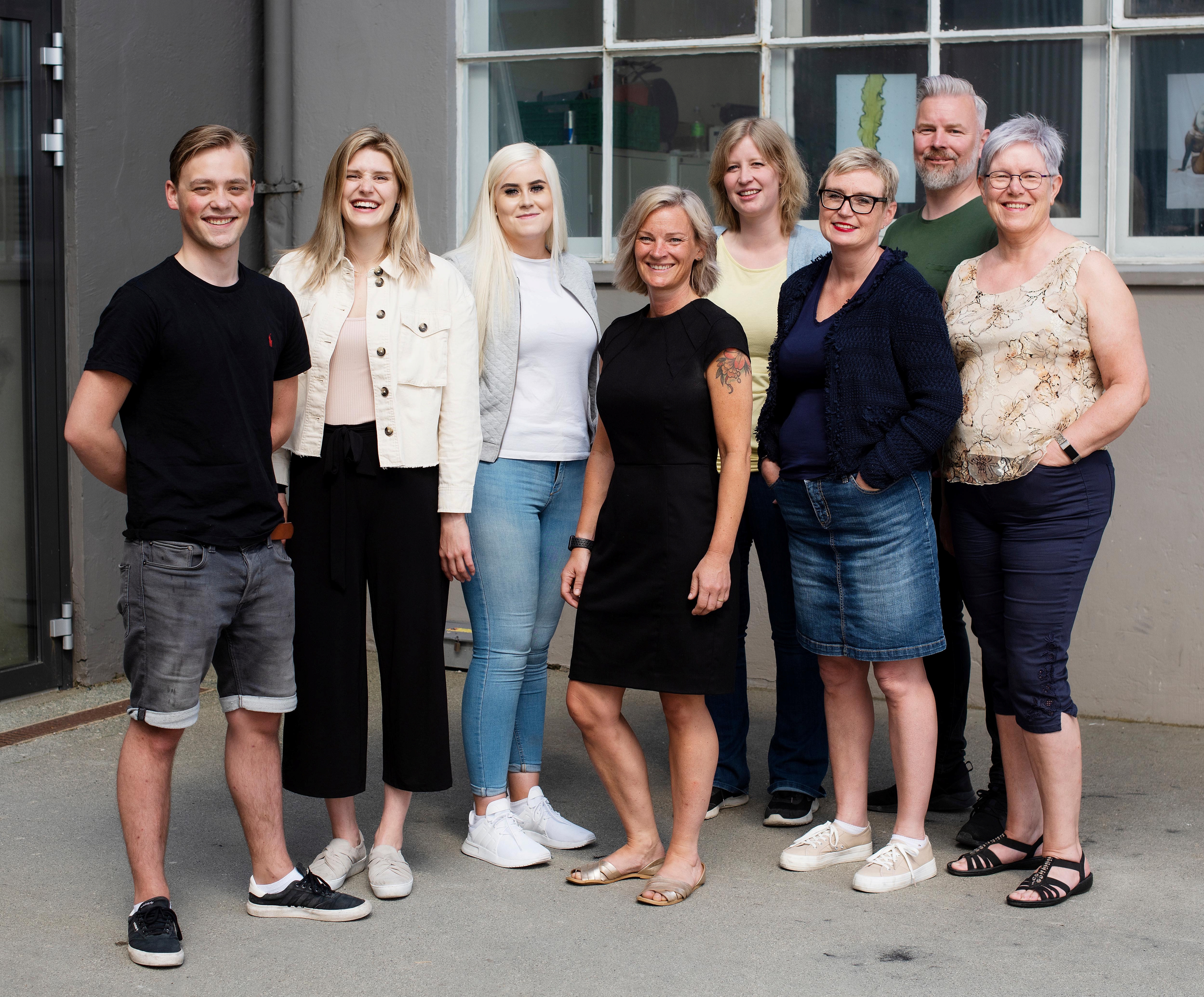 Gruppebilde av alle ansatte ved regionskontoret i LO. Foto.