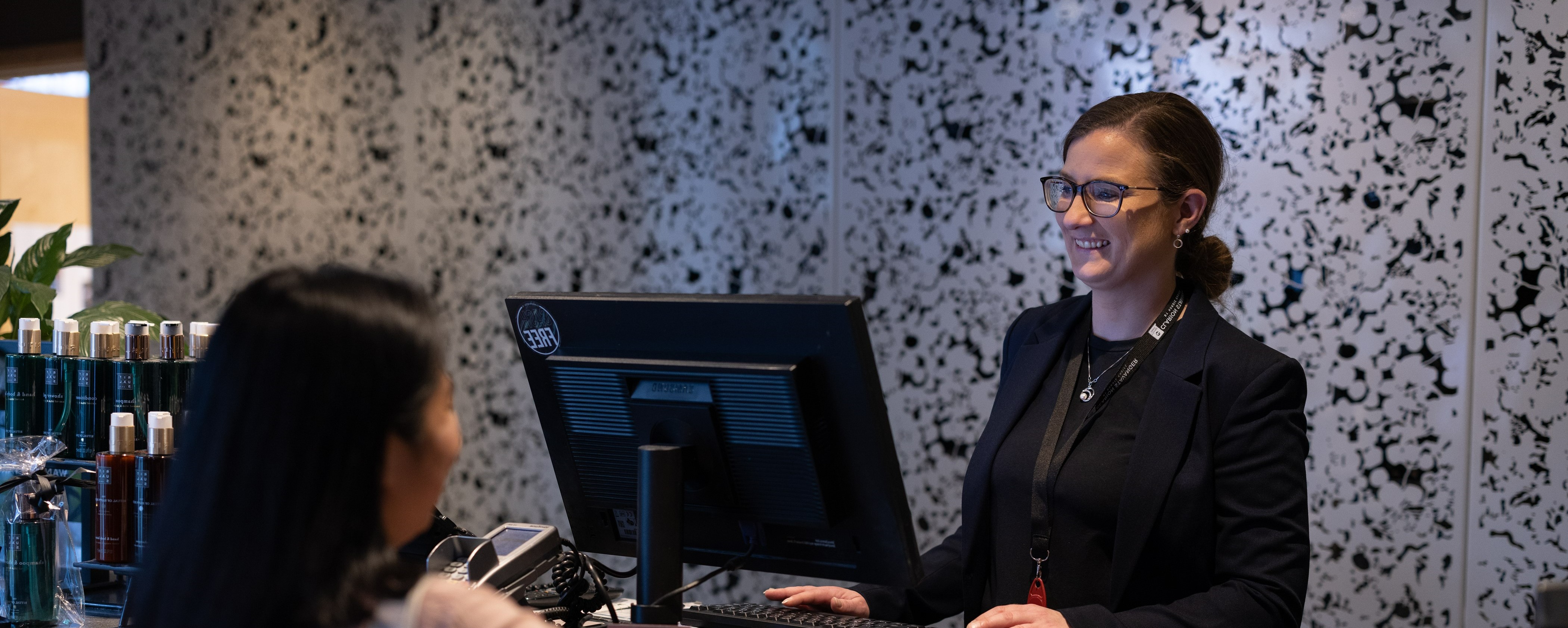 Bilde av en resepsjonist. 