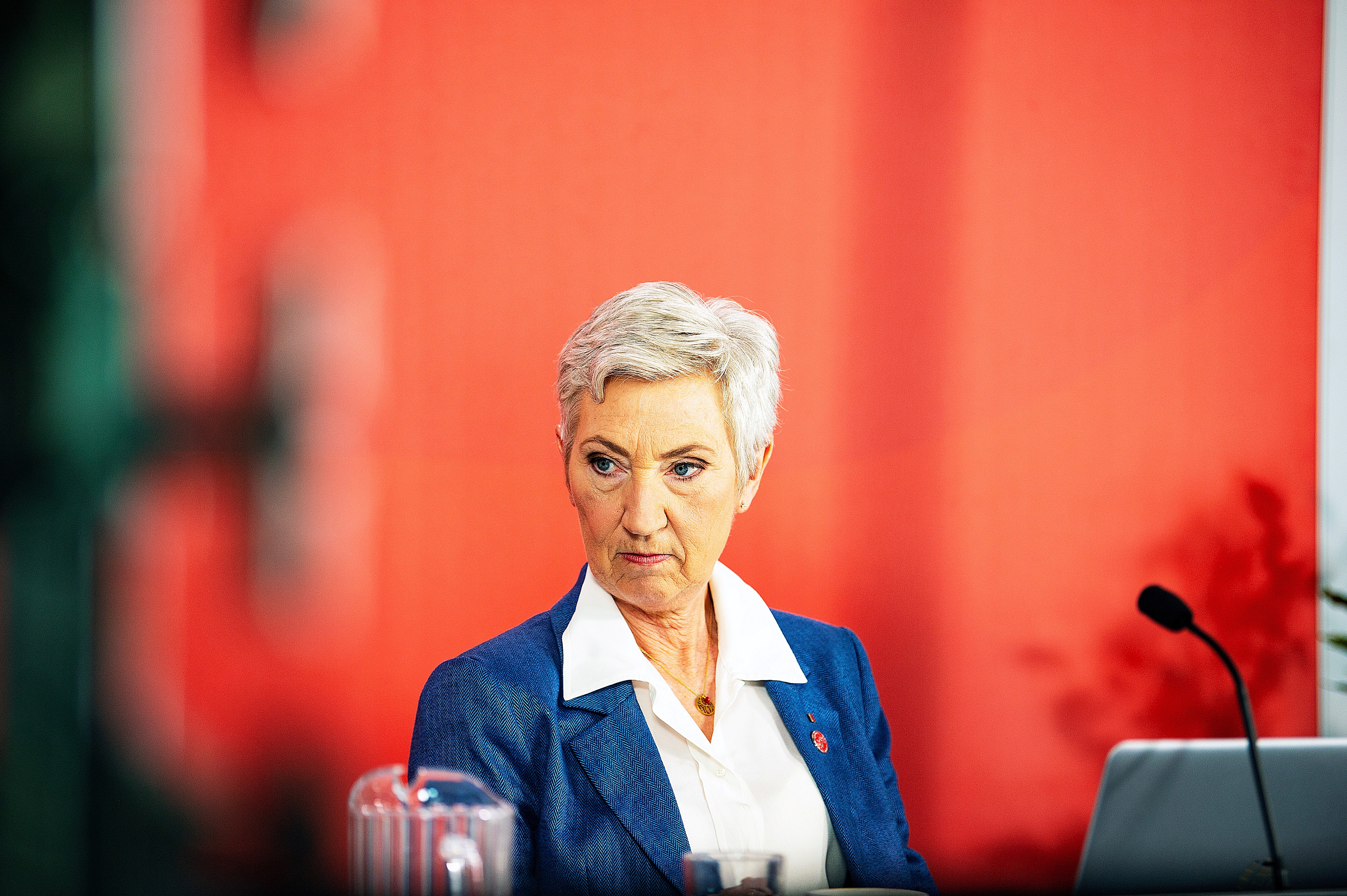 LO-leder Peggy Hessen Følsvik avbildet på repskap. Foto.