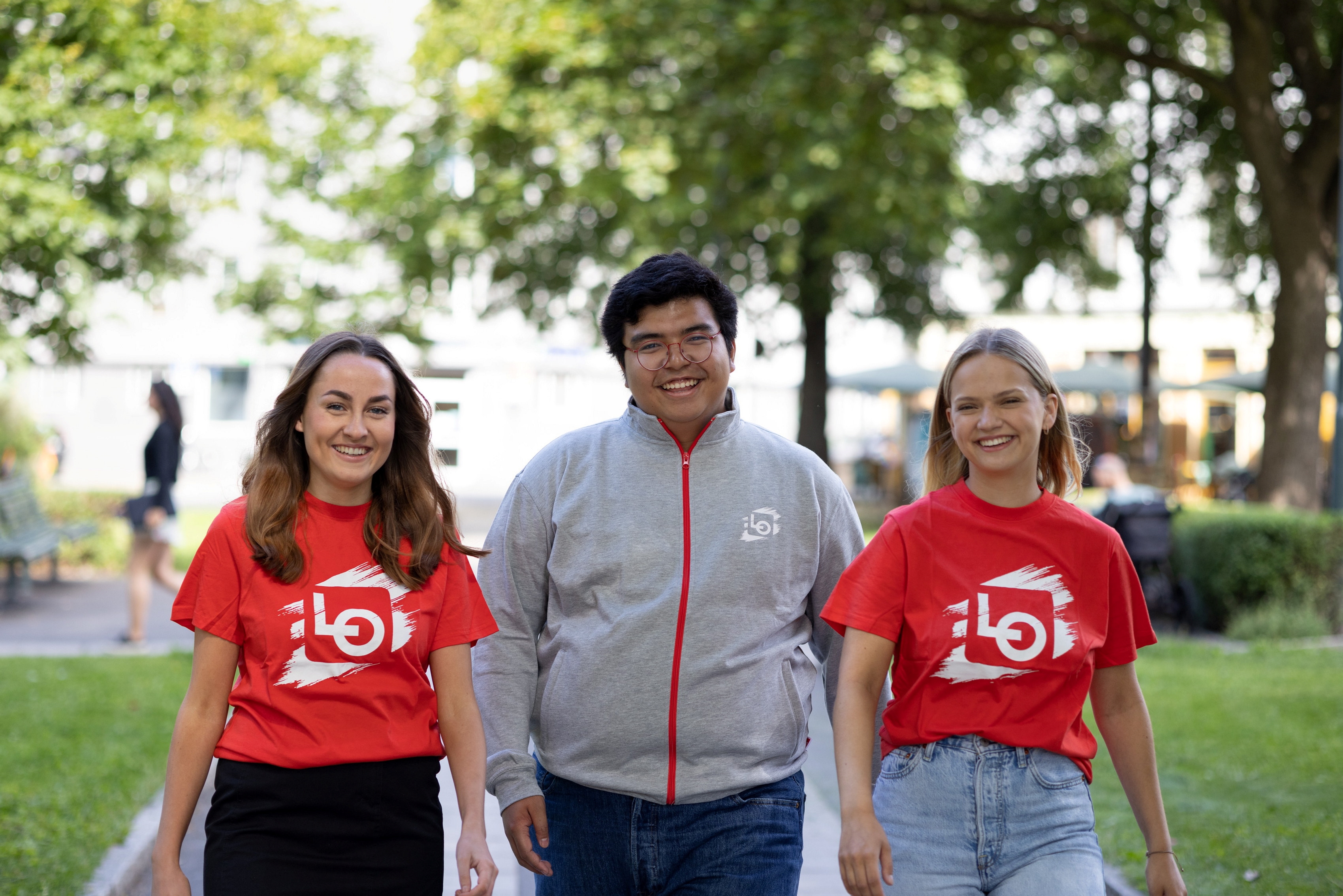 Bilde av tre ungdommer