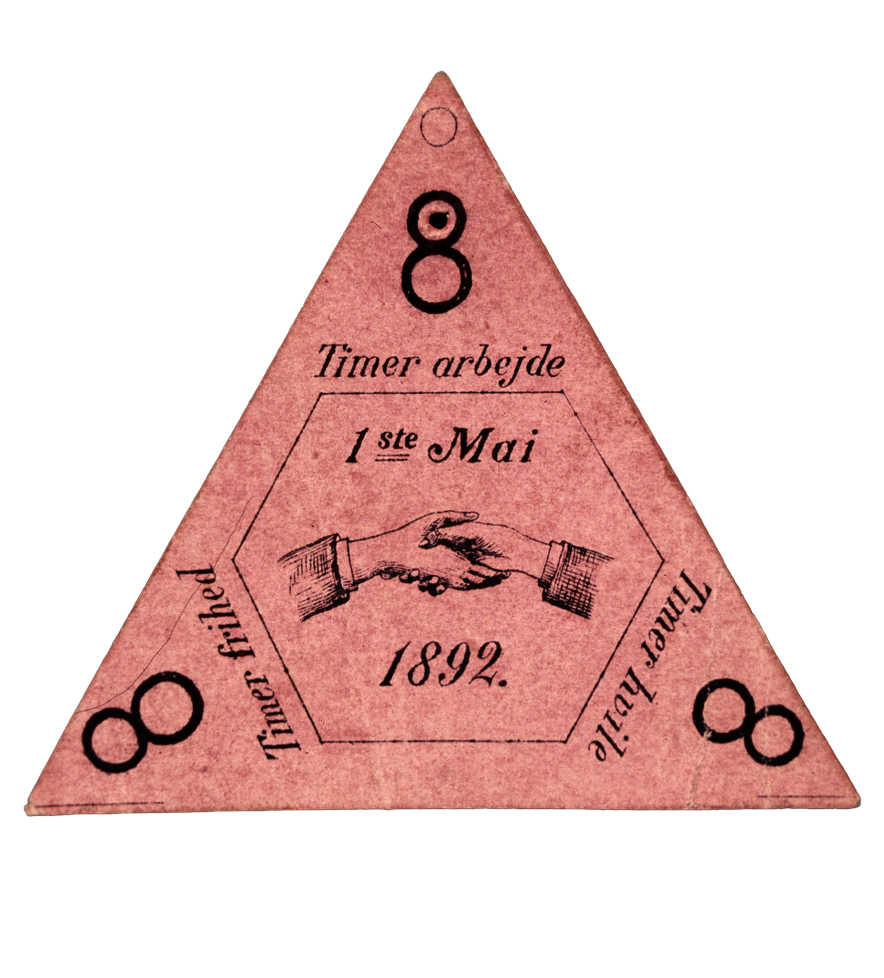 Bildet viser 1. mai merket for 1892 hvor kampen for 8-timersdagen var på agendaen. Det er en trekant, og i hvert hjørne står det 8 timers arbeid, 8 timers fritid og 8 timers hvile. Foto: Arbeiderbevegelsens arkiv og bibliotek.