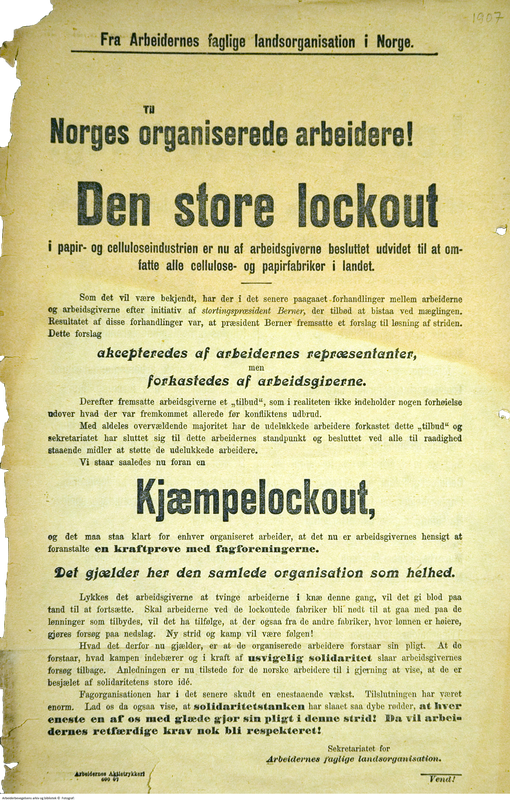 Bildet viser et flygeblad delt ut til alle organiserte arbeidere i forbindelse med stor-lockouten i 1922. Den kalte på alle arbeidere til å vise usvikelig solidaritet og styrke og derigjennom motstå arbeidsgivernes press. 
