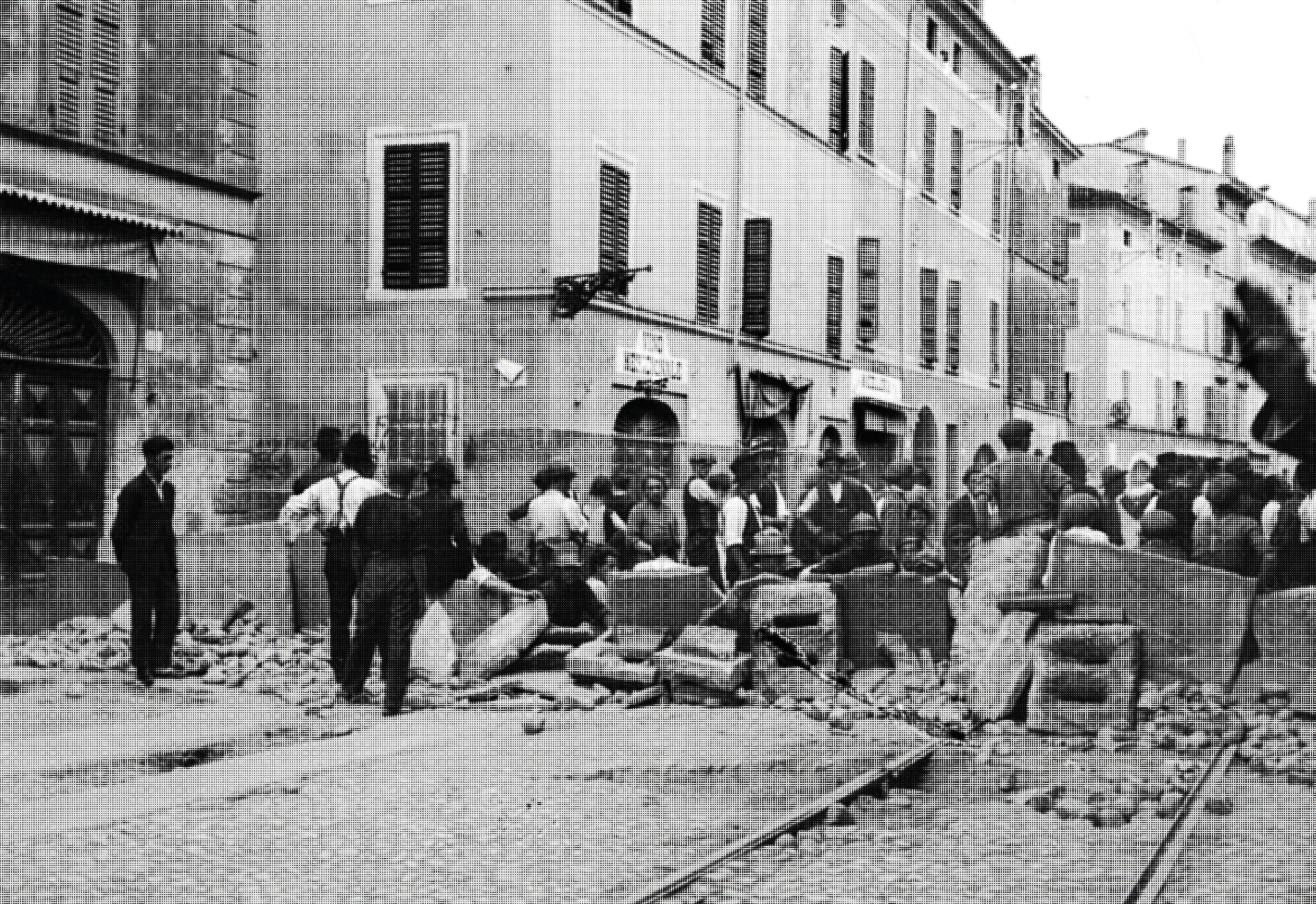 Da 10 000 bevæpnede svartskjorter ankom Parma i 1922, ble de møtt av en motstander som ikke bare var godt forberedt, men som også hadde klart å samle alle fascismens motstandere i en felles front: Arditi del Popolo, «folkets dristige».